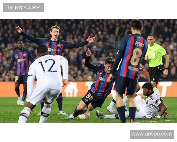 西甲激战：多特蒙德与热刺1比1平局引发争议判罚引发全场热议